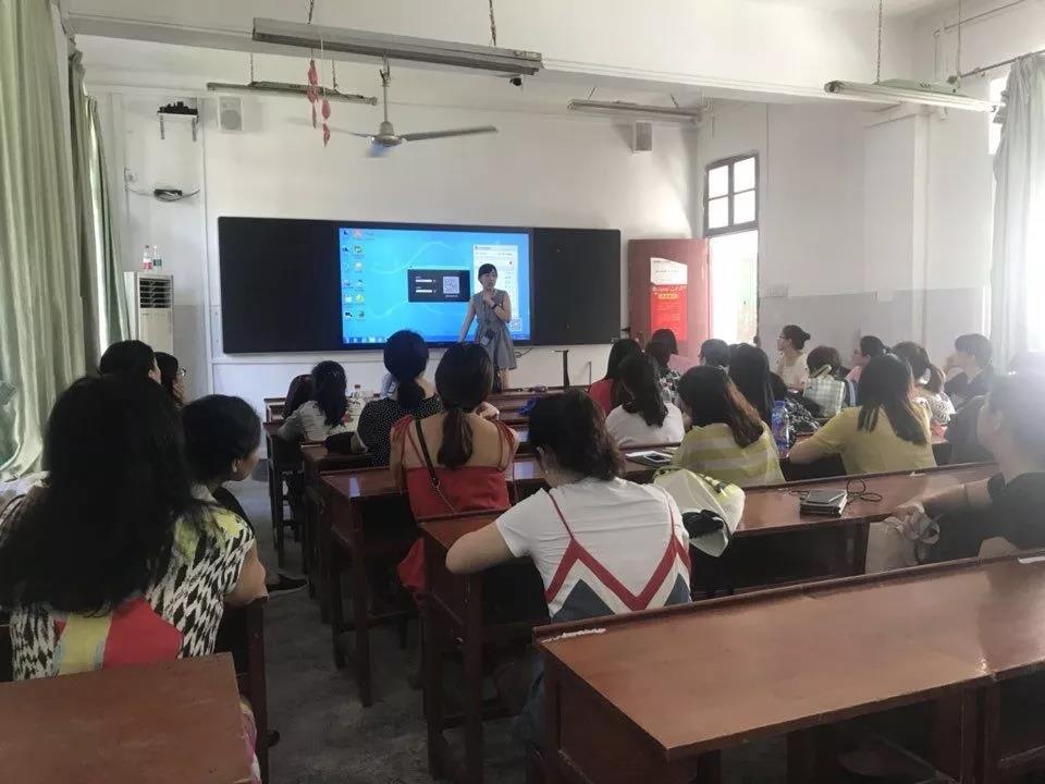 華中師范大學(xué)附屬小學(xué)電子黑板案例