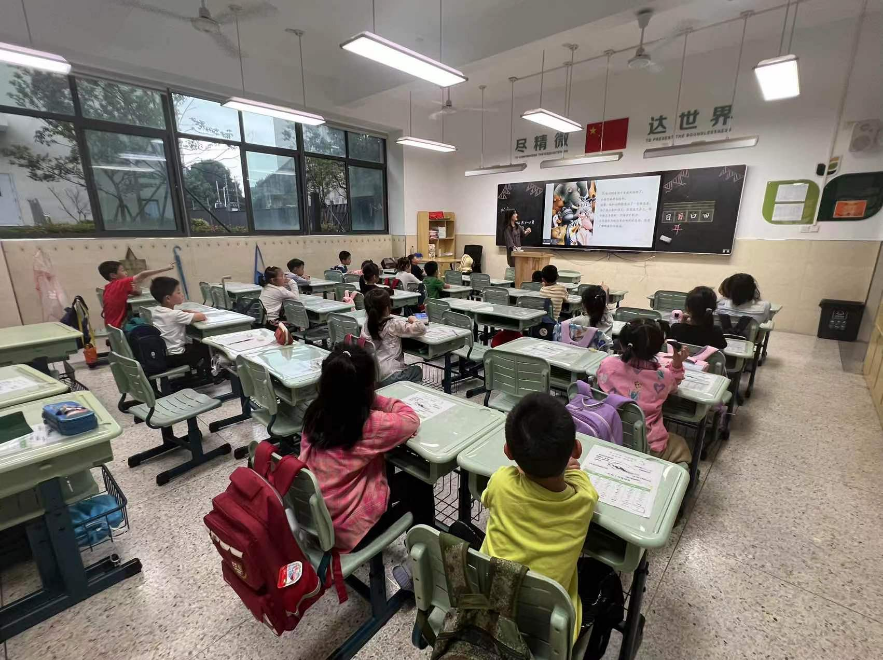 歐帝科技持續技術(shù)創(chuàng  )新  智慧黑板成數字課堂核心驅動(dòng)器